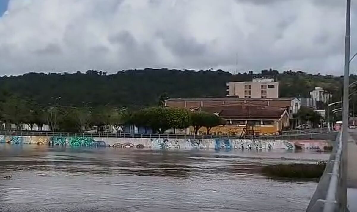 Nível do Rio São Miguel sobe com chuvas, mas não há risco de transbordamento