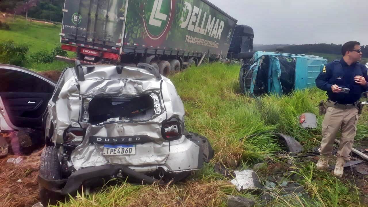 Colisão entre quatro veículos na BR-101 deixa dois feridos em São Miguel dos Campos
