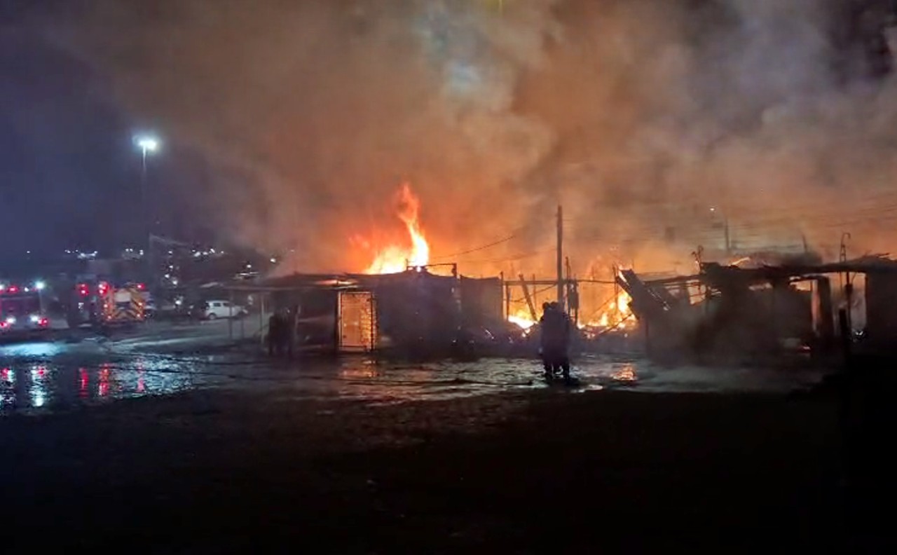 Incêndio de grandes proporções atinge Mercado da Produção em Maceió