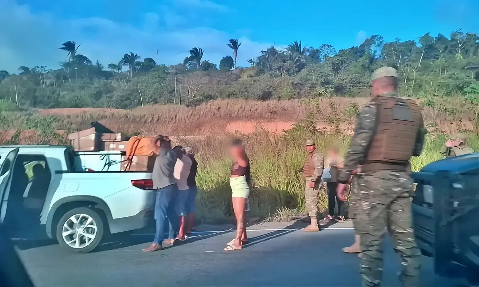 Bope apreende armas e homens envolvidos com tráfico de drogas na BR-101, em São Miguel dos Campos